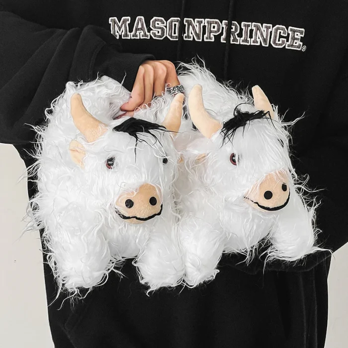 Highland Cow Slippers Plush - Image 3