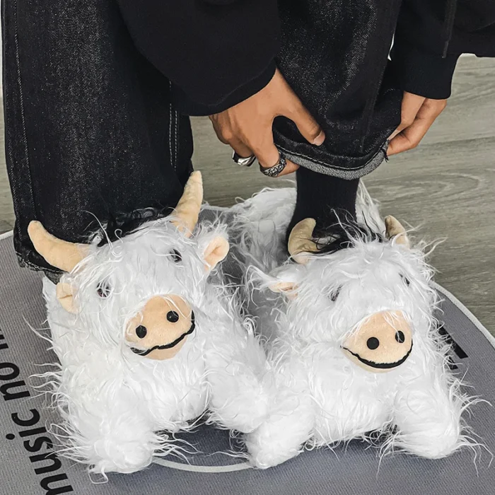 Highland Cow Slippers Plush - Image 5