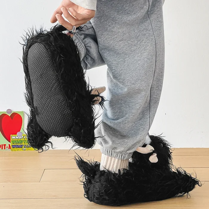 Highland Cow Slippers Plush - Image 4