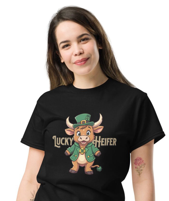 Lucky Heifer Highland Cow St. Patrick's Day. Unisex classic tee